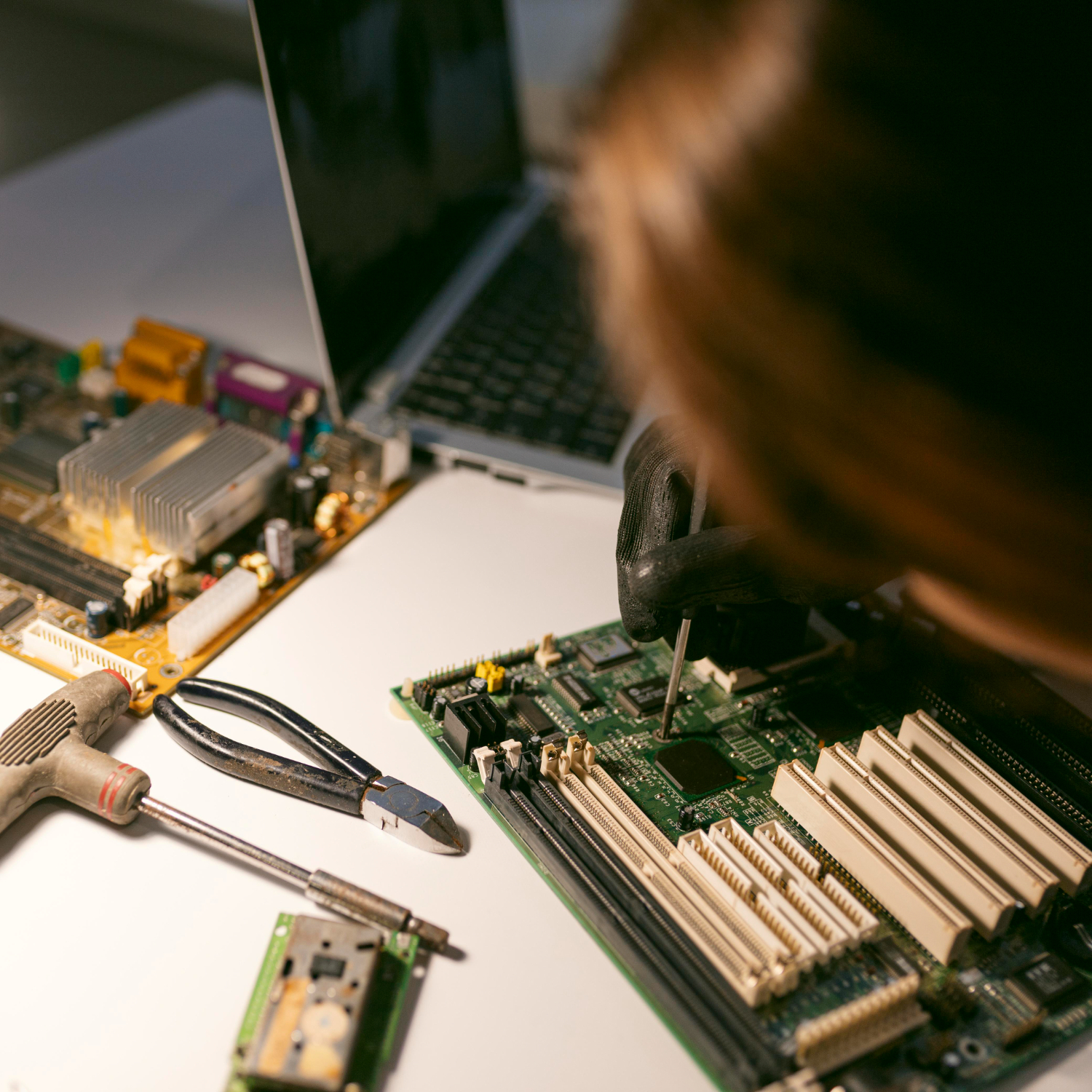 How PCB Assembly Drives Innovation in Consumer Electronics